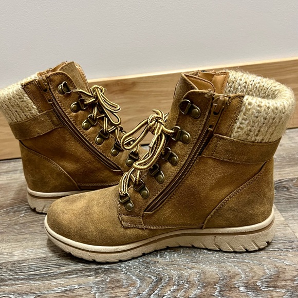 Size 8 Ankle Workboot Style Booties Cliffs by White Mountain - Picture 3 of 5